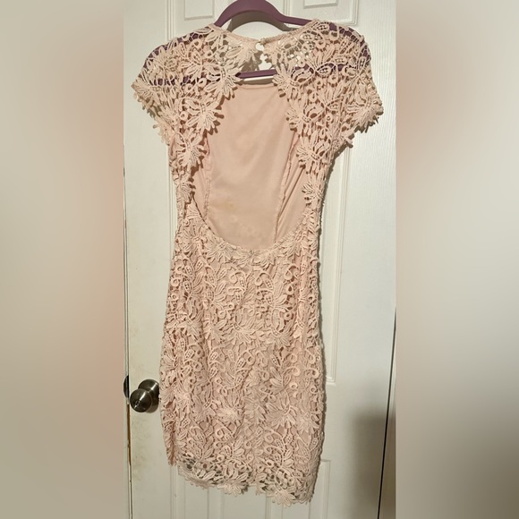 🩵 Lulus blush cotton lace dress with keyhole back. 092 - Picture 5 of 11